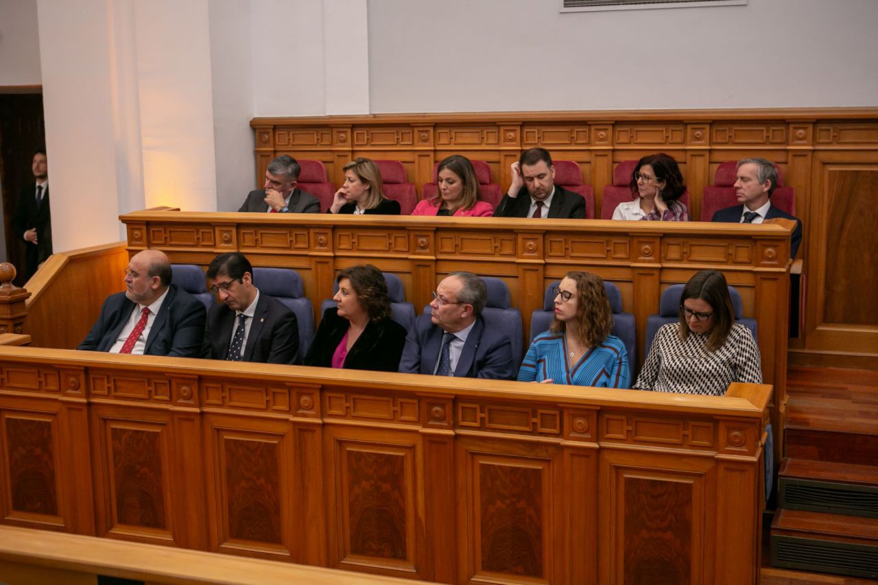 El jefe del Ejecutivo autonómico, Emiliano García-Page, preside, en las Cortes de Castilla-La Mancha