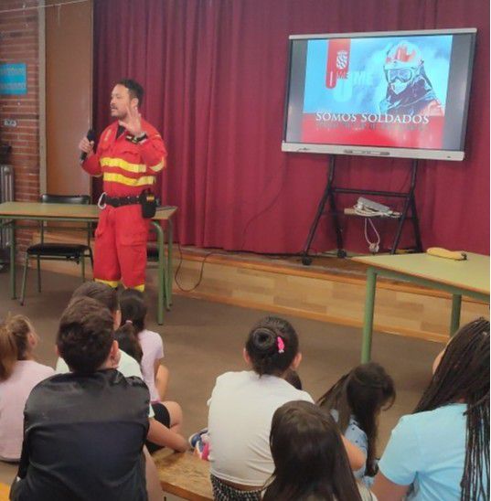 La UME en el CEIP Antonio Macahdo de Talavera
