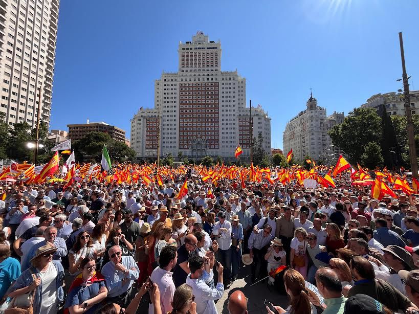 Carlos Velázquez lidera la delegación toledana en la manifestación ‘Mafia o democracia’ 