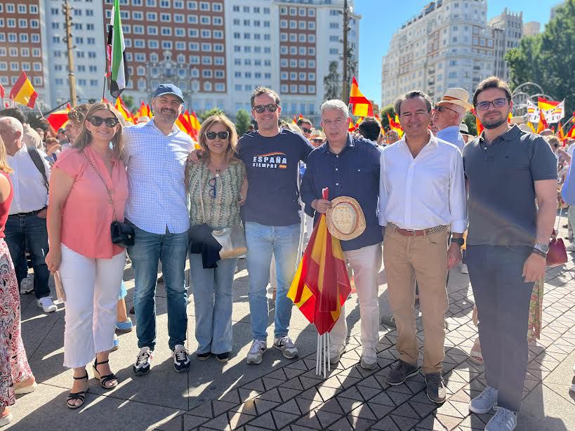 Carlos Velázquez lidera la delegación toledana en la manifestación ‘Mafia o democracia’ 