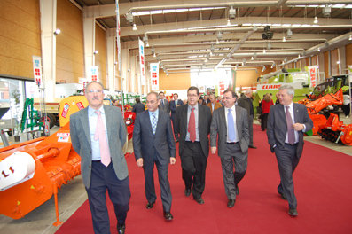 Visita institucional durante la inauguración de la feria en el pabellón número 1 de Talavea Ferial. (Foto: J.F.)
