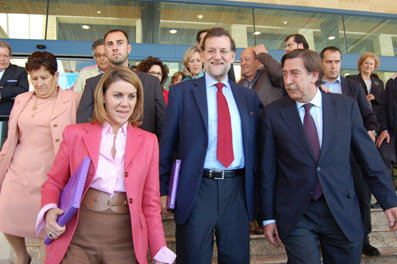 Cospedal, Rajoy y Lago se dieron un baño de multitudes entre decenas de talaveranos. (Foto: J.F.)