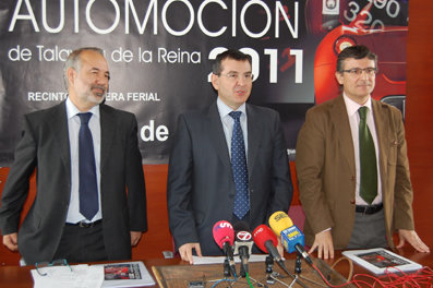 Devia, en el medio, acompañado por Carlos Brasero y Jose Manuel Moreno. (Foto: J.F.)