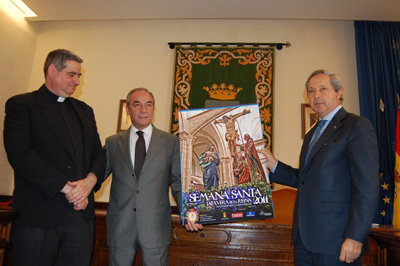 De Marcos, Rivas y Garcia Loarte con el cartel para el presente año 2011. (Foto: Carlos Granda)