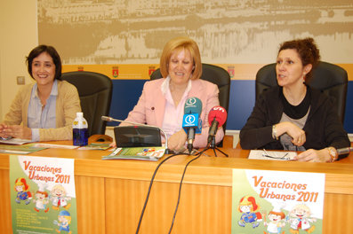 Cuesta, Flores y Gil en la presentación del proyecto promovido por las tres Concejalías. (Foto: J.F.)