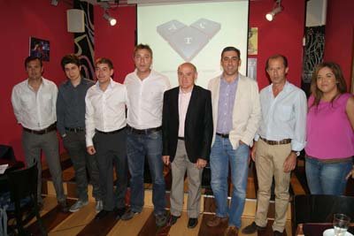Parte de la directiva que pretende revitalizar el comercio minorista del centro talaverano. (Foto: D.M.)