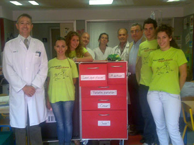 Responsables del Hospital y el Servicio de Peditría con los de Cruz Roja. (Foto: LVDT)