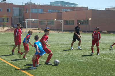 Casquero y los alumnos del campus jugaron varios encuentros de gran calidad. (Foto: F.P.)