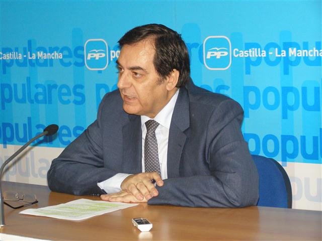 Fernando Jou en una comparencencia ante los medios en la sede del PP regional. (Foto: LVDT)