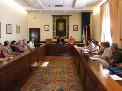 Lago y Núñez en la reunión con los jefes de los diferentes servicios del Consistorio. (Foto: LVDT)
