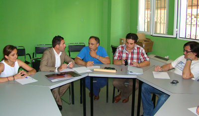 Un momento de la reunión en la sede socialista. (Foto: LVDT)