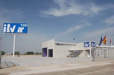 Una imagen del exterior del centro en el Polígono de Cazalegas. (Foto: J.F.)