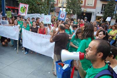 Profesores de Talavera se manifestaron en la céntrica Plaza de la Trinidad. (Foto: J.F.)