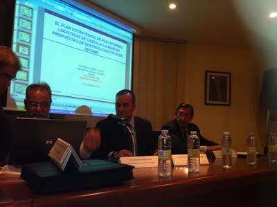 Lago, a la derecha, en la mesa de ponentes en el Colegio de Ingenieros de Toledo. (Foto: LA VOZ DEL TAJO)