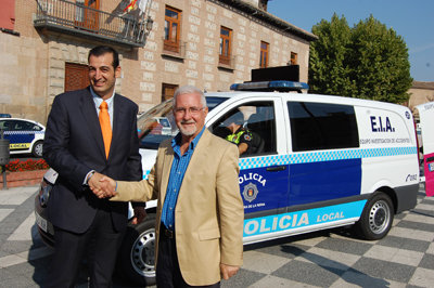 Pérez de Vargas recibió el nuevo vehículo. (Foto: Carlos Granda)