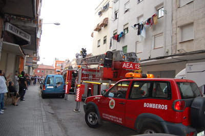 Efectivos del Cuerpo de Bomberos se desplazaron hasta el lugar del suceso. (Foto: Carlos Granda)