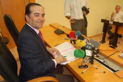 El portavoz municipal dio a conocer el importante encuentro entre los regidores local y regional. (Foto: J.F.)