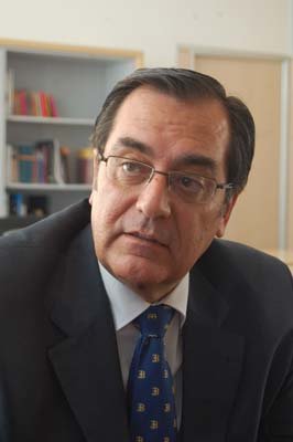 El delegado de la Junta en Toledo recibió a La Voz del Tajo en su despacho. (Foto: J.F.)