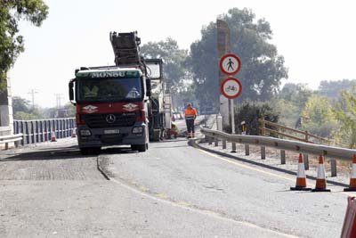 Las obras ya son una realidad en un puente que se estima estará cortado hasta el mes de diciembre. (Foto: J.F.)