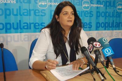 La diputada regional en la sede del PP de Talavera. (Foto: J.F.)