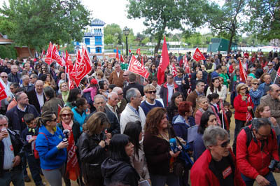 En torno a medio millar de personas se concentraron en los Jardines del Prado. (Foto: J.F.)