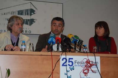 El concejal de Cultura entre García y Manzano durante la presentación. (Foto: J.F.)
