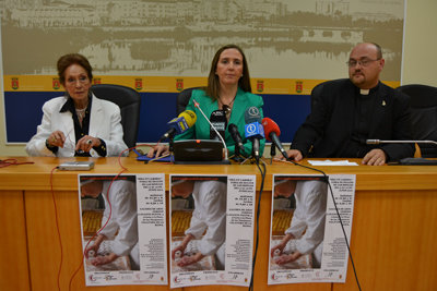 Un momento de la presentación de la campaña solidaria. (Foto: LA VOZ DEL TAJO)