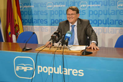 El diputado nacional del PP, Paco Vañó, en la sede local. (Foto: LA VOZ DEL TAJO)