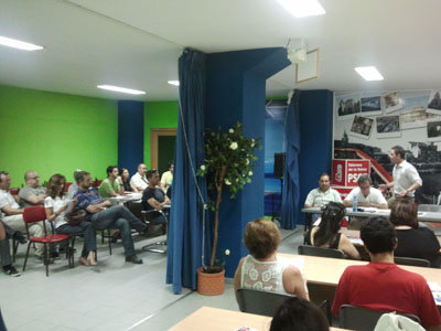 Un momento de la celebración de la comisión en la sede local del PSOE. (Foto: LA VOZ DEL TAJO.)