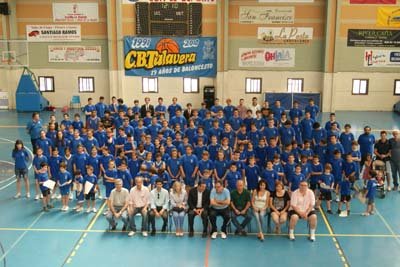 Espectacular imagen de todas las categorías del CB Talavera en el Polideportivo Puerta de Cuartos. (Foto: D.M.)