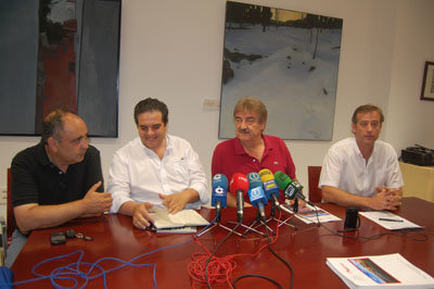 Integrantes de la Plataforma del Tajo y del Foro de IU. (Foto: J.F.)
