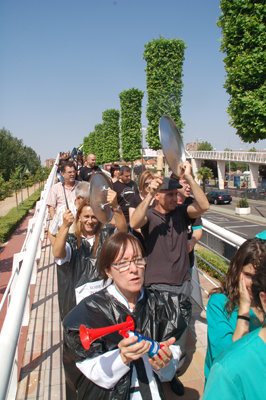 Los trabajadores del ICS se manifestaron en la Avenida de Madrid. (Foto: R.R.)