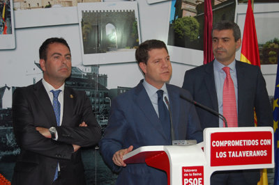 García-Page flanqueado por José Gutiérrez y Álvaro Gutiérrez. (Foto: Carlos Granda)