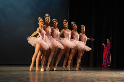 Fue un programa lleno de música, colorido y, sobre todo, buena danza por una noble causa. (Foto: C.G.)