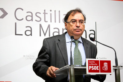 Mora: “Cospedal despedirá a cerca de 200 sanitarios más desde final de mes porque el déficit del SESCAM se ha disparado hasta 120 millones de euros en agosto”