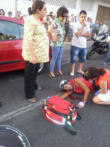 El ciclista quedó tendido en el asfaltó tras el suceso. (Foto: R.D.)
