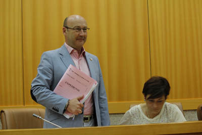 El concejal de Economía y Hacienda, satisfecho tras presentar su propuesta. (Foto: C.L.)