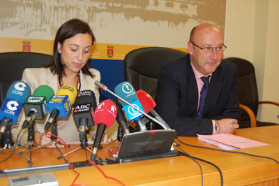 María Rodríguez y Arturo Castillo durante su comparecencia de prensa. (Foto: J.F.)