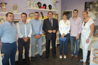 Un momento de la inauguración de la tienda artesana de Marisa Esteban. (Foto: J.F.)