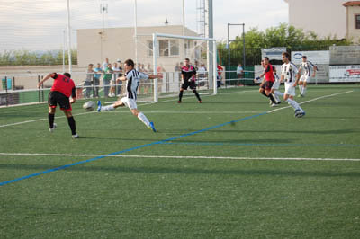 Los torpedistas se defendieron con una gran eficacia ante el San José. (Foto: J.F.)