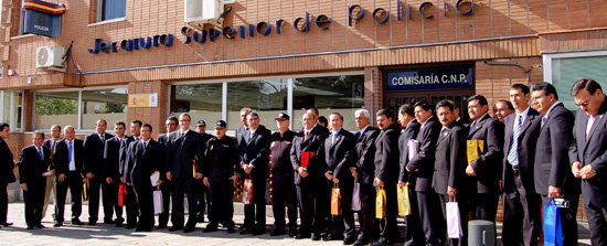 La cúpula policial del Área de Formación de la policía nacional peruana visita Toledo