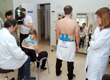 El Centro de Salud Talavera-Centro acoge el “Punto de Fisioterapia de Atencion al Costalero” por segundo año consecutivo