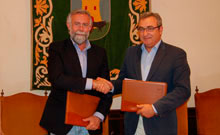 Ayuntamiento y Cruz Roja firman un convenio para promover la convivencia familiar en la transición de los hijos desde la preadolescencia a la adolescencia