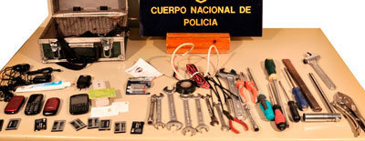 Detenidos dos varones cuando trataban de acceder a un taller de joyería 