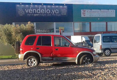 Un accidente en el Polígono Industrial de Cazalegas entre dos vehículos deja una herida leve