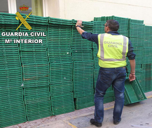 Sustraían cajas vacías de productos del campo
