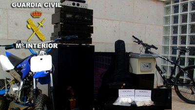 La Guardia Civil detiene a dos personas por delitos contra la salud pública y tenencia ilícita de armas