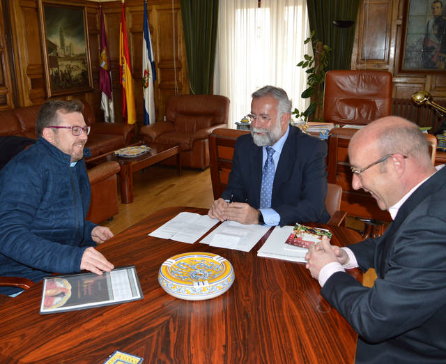 Un maestro cortador de jamón talaverano