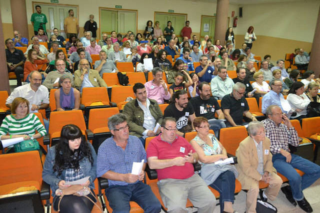 Multitudinaria primera asamblea del movimiento Ganemos Talavera