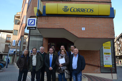 PSOE y UGT muestran su apoyo a los trabajadores de Correos